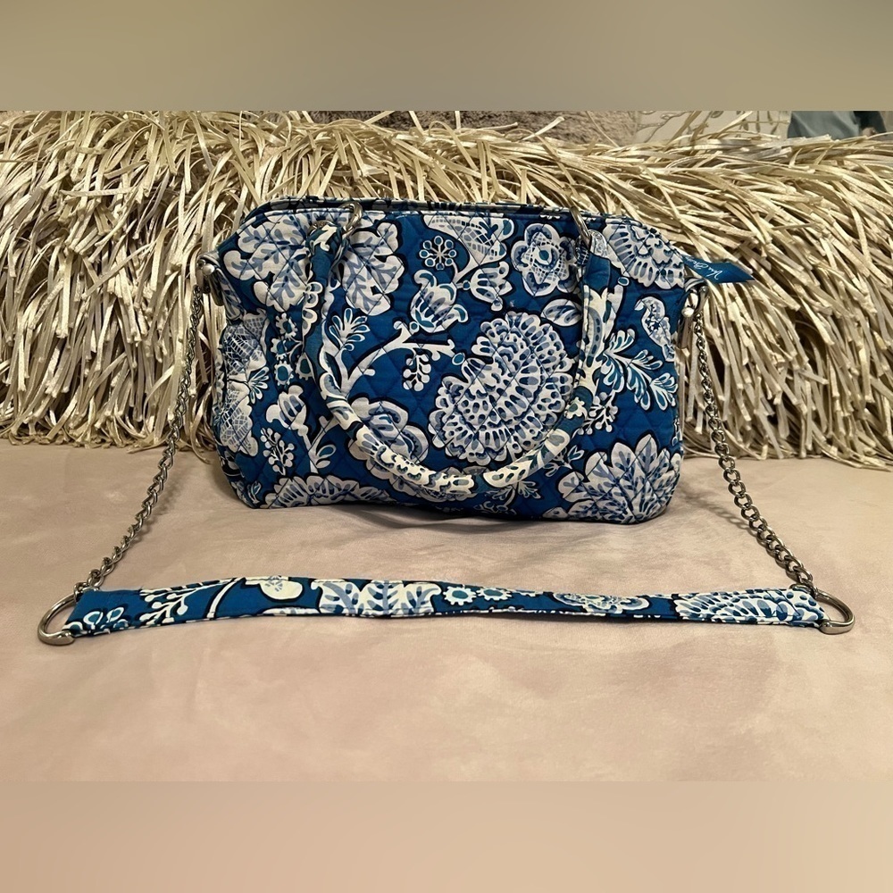 VERA BRADLEY Blue Lagoon Chain Bag White Floral Shoulder Handbag Retired